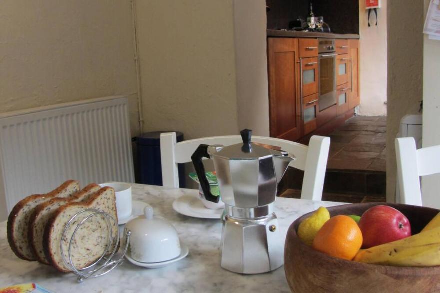 Traditional Lakeland Slate Cottage, Pets Welcome