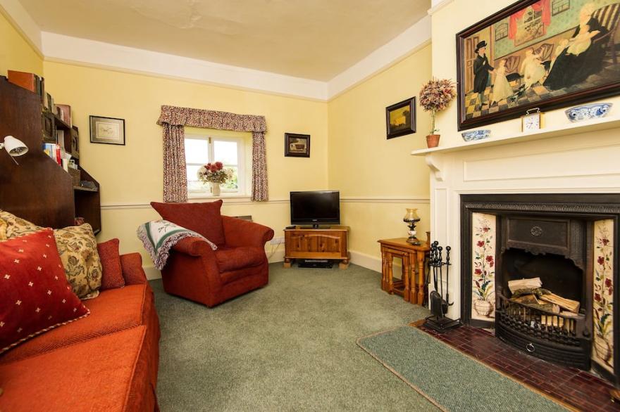 Characterful Stone Cottage With Lovely Views Over The Surrounding Countryside