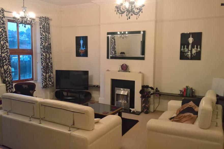 Swingbridge View - Beautiful 2 Bedroom Apartment in the Heart of Whitby