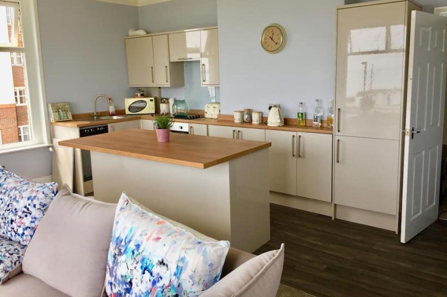 Stunning views across Torbay, 3 bedoom, 2 bathroom + Parking & Balcony