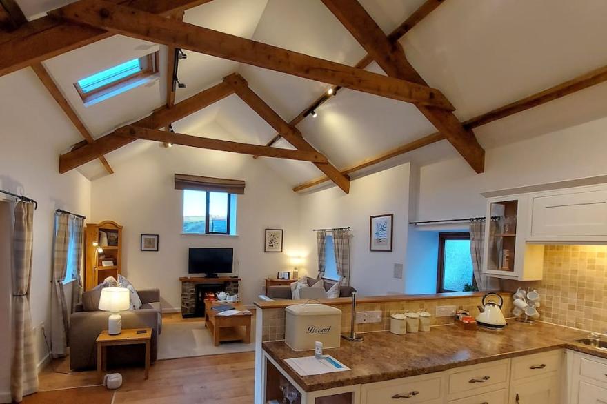 Rural retreat for 2 with private HOT TUB close to Exmoor and the Coast