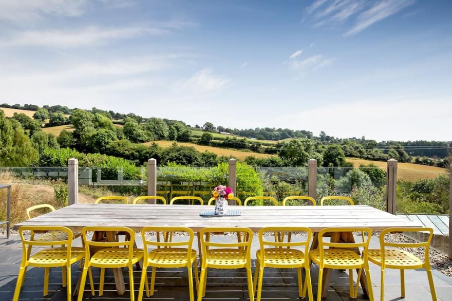 Large Luxury House with Heated Pool, Hot Tub, Cinema close to coast near Shaldon