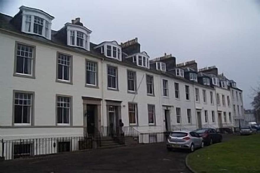 Georgian Townhouse in Perth - Overlooking Park, 2 Games Rooms, Walled Garden