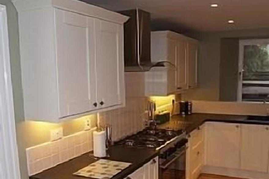 Georgian Townhouse in Perth - Overlooking Park, 2 Games Rooms, Walled Garden