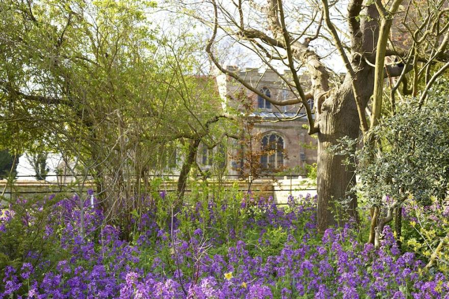 As featured in 25 Beautiful Homes, the Manor Stables offers 4*comfort and luxury