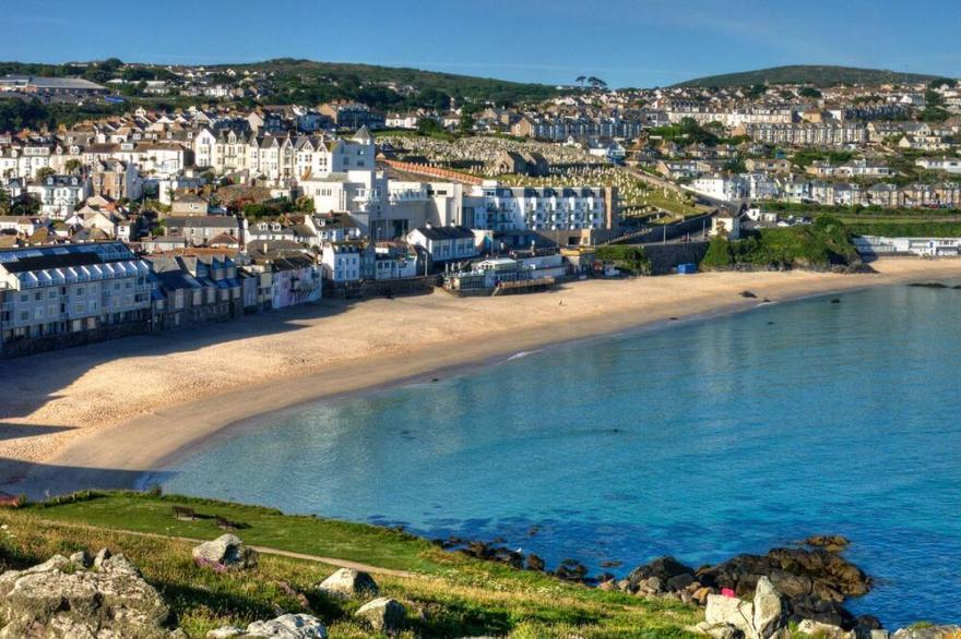 THE LOFT  Modernised fisherman's cottage in old St Ives, Cornwall