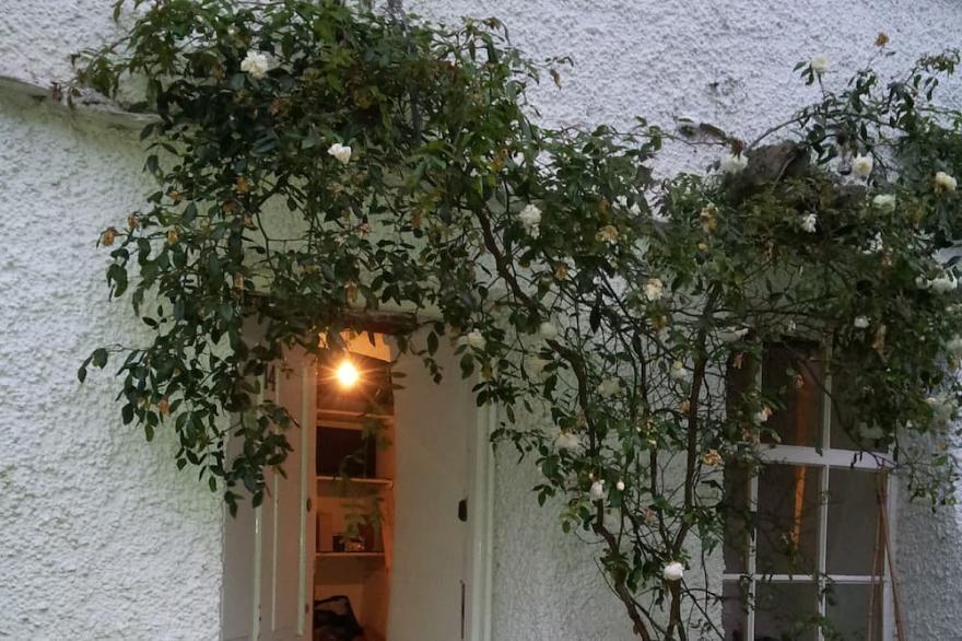 Bijou 17th Century Cottage