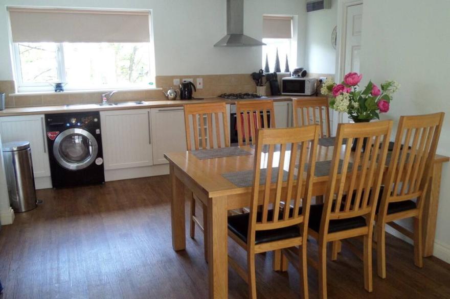 Charming Three Bedroomed Property With Hot Tub close to Monmouth town centre