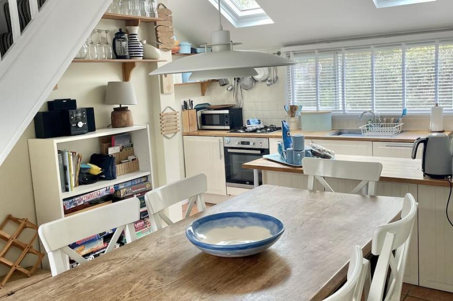Stylish Cosy Cottage On Suffolk Coastal Footpath 15 mins From Beach & Southwold