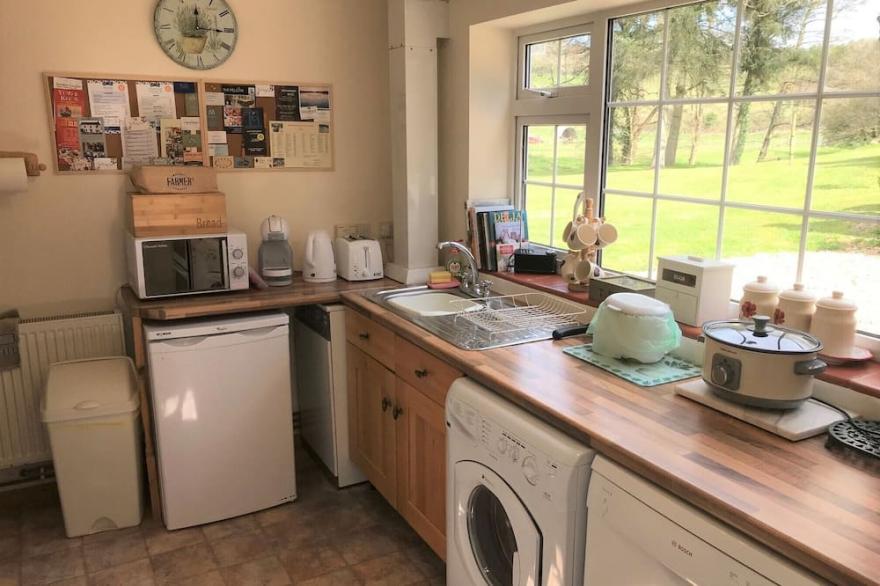 Cosy Cottage In Village Location Surrounded By Beautiful Countryside