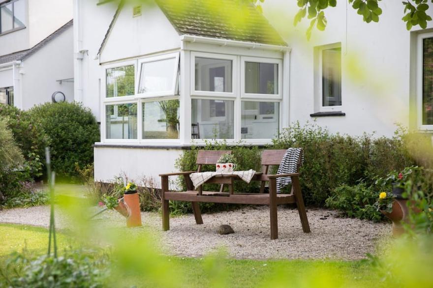 Comfortable Pet Friendly Home in quiet location close to beaches & amenities