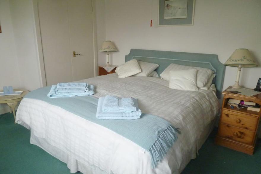 Comfortable Pet Friendly Home in quiet location close to beaches & amenities