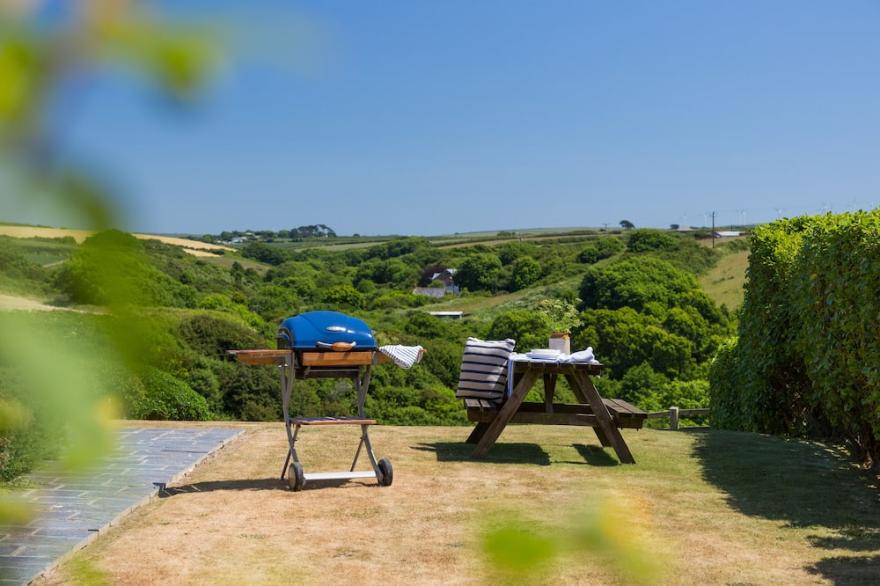 Luxury  5 star Farmhouse near padstow, wifi, fishing, bird hide, stunning views