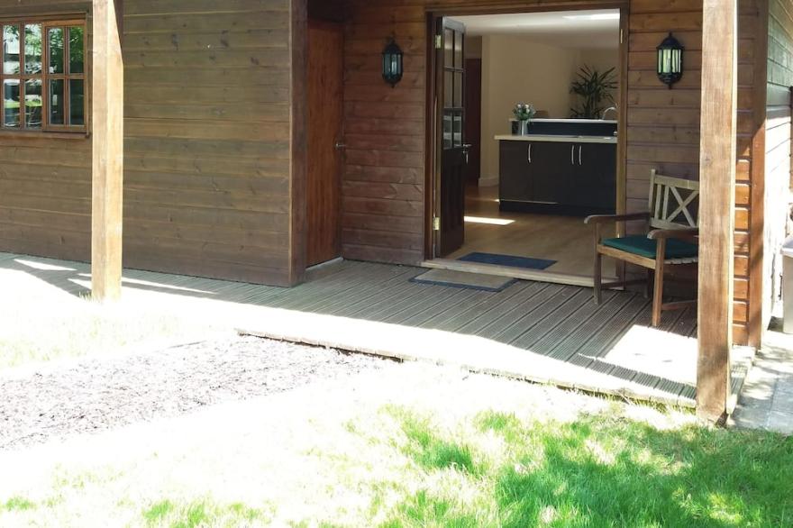 set in stunning countryside and only 1 mile from the surfing beach of Bantha
