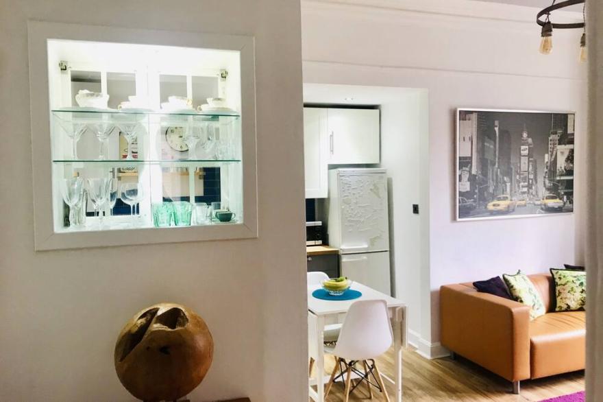 Cool Merchant City Center Apartment
