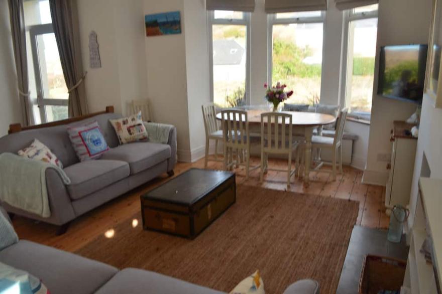 3 bed apartment in Hope Cove sleeps 6-7 with sea views only 50 yards from beach