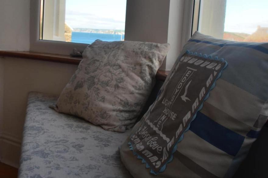 3 bed apartment in Hope Cove sleeps 6-7 with sea views only 50 yards from beach