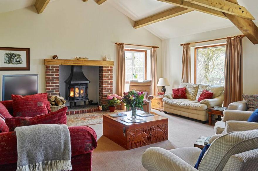 Large Country House, Devon England. Pool. Hot Tub. Games room. Parking. Firepit