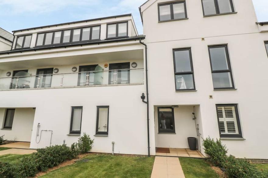 SEASPELL BEACH HOUSE, family friendly in Constantine Bay