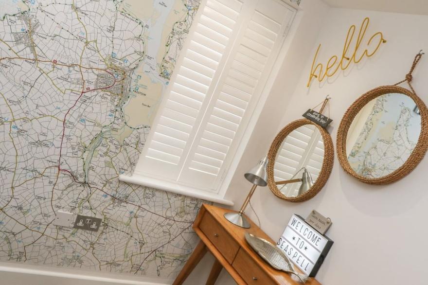 SEASPELL BEACH HOUSE, family friendly in Constantine Bay