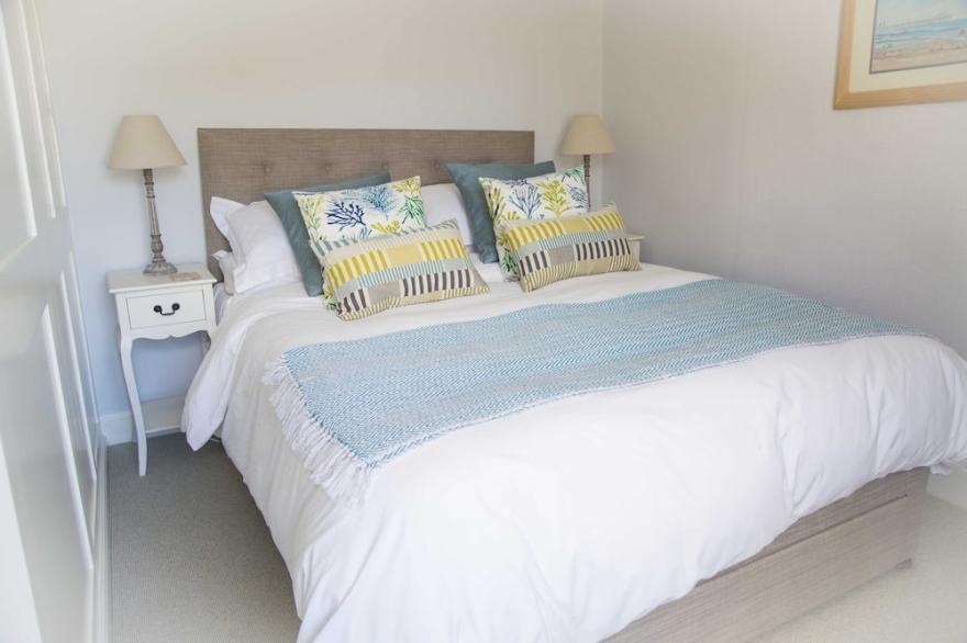 Immaculate 5* Cape-Cod-inspired Spencer House