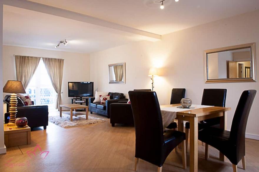 4 star apartment. Step out into fresh sea air & panoramic views of the harbour.