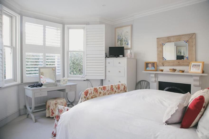 Two bedroom garden flat in Fulham close to transport and shops.