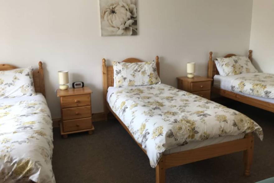 Chalet near Moira, 20 mins Belfast, free WiFI/Parking, super location for NI