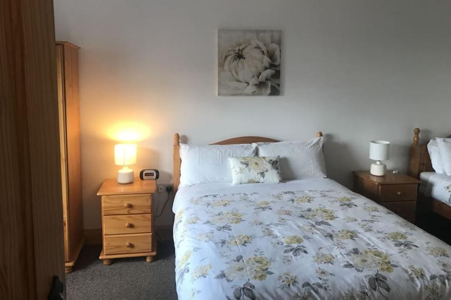 Chalet near Moira, 20 mins Belfast, free WiFI/Parking, super location for NI