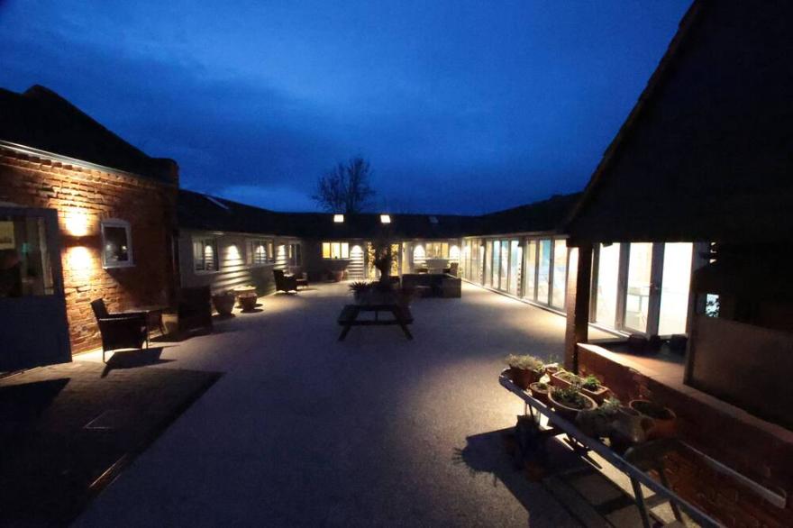 An idylic countryside getaway, with Swimming Pool, Jacuzzi and Sauna!