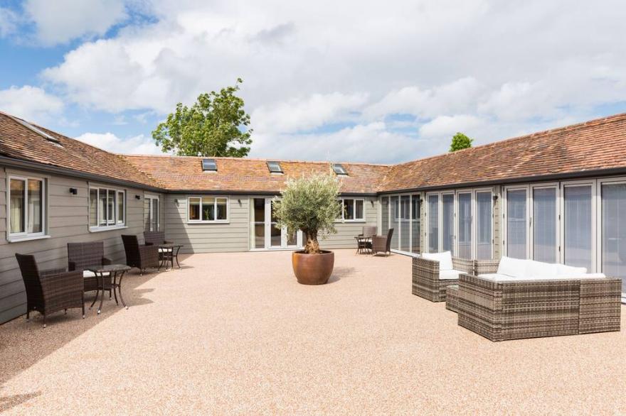 An idylic countryside getaway, with Swimming Pool, Jacuzzi and Sauna!