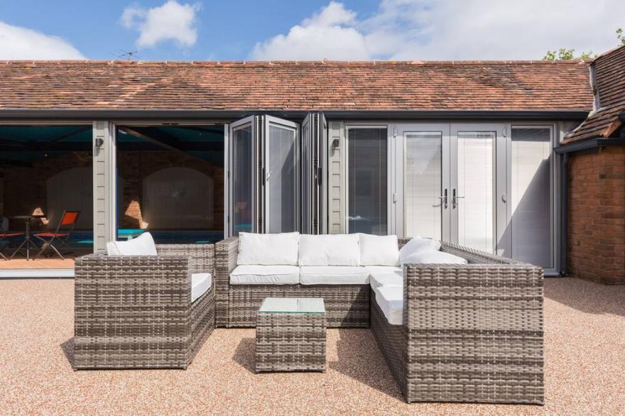 An idylic countryside getaway, with Swimming Pool, Jacuzzi and Sauna!