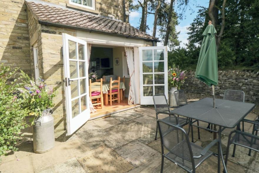 SAWDON HEIGHTS, family friendly, country holiday cottage in Sawdon