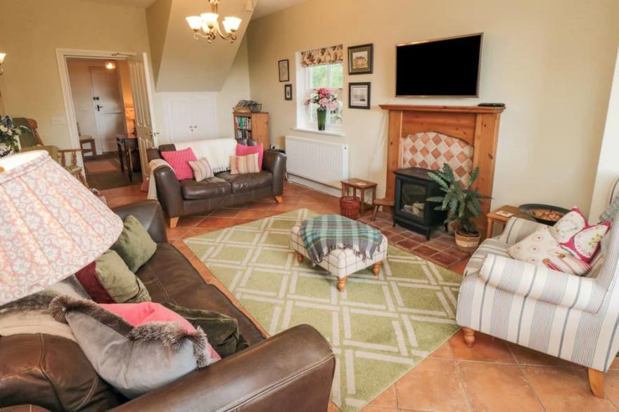 SAWDON HEIGHTS, family friendly, country holiday cottage in Sawdon