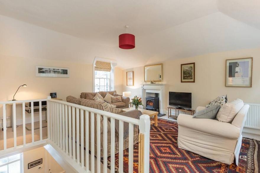 Charming Mews House In Edinburgh City Centre With Integral Garage