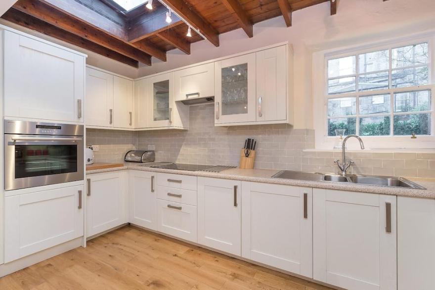Charming Mews House In Edinburgh City Centre With Integral Garage