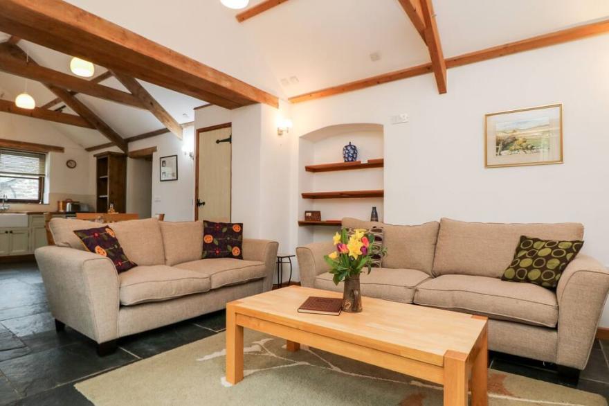 SAFFRON COTTAGE, family friendly, with pool in Launceston
