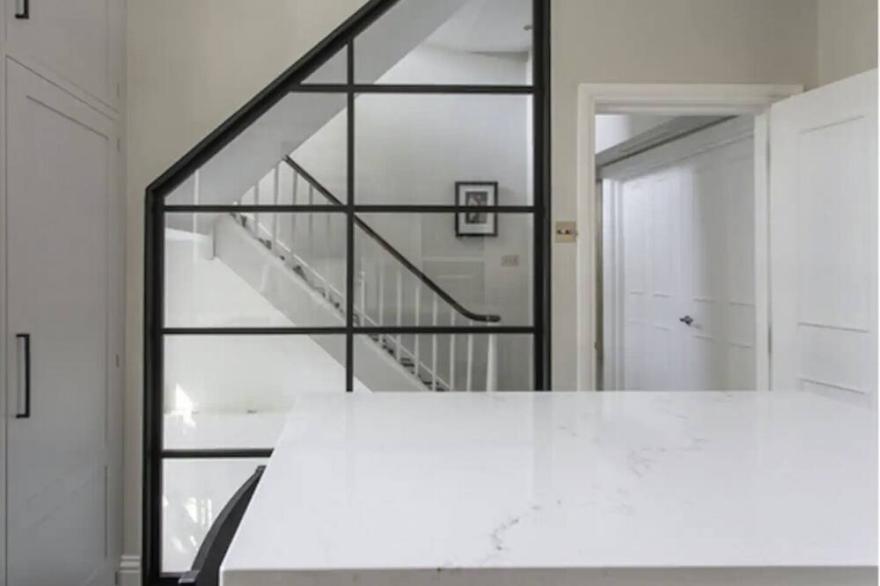 Elegant Knightsbridge Townhouse close to Harrods