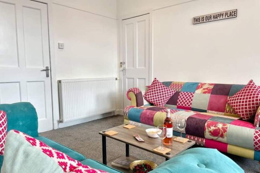 3 bed upper cottage apartment in Glasgow