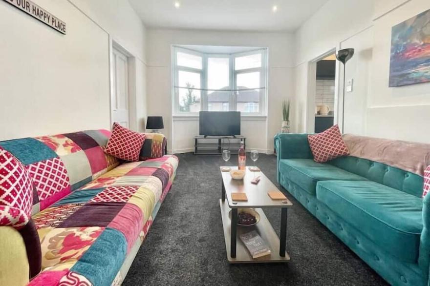 3 bed upper cottage apartment in Glasgow