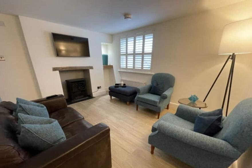 Private decking area & Central location  within 5 min walk of town.