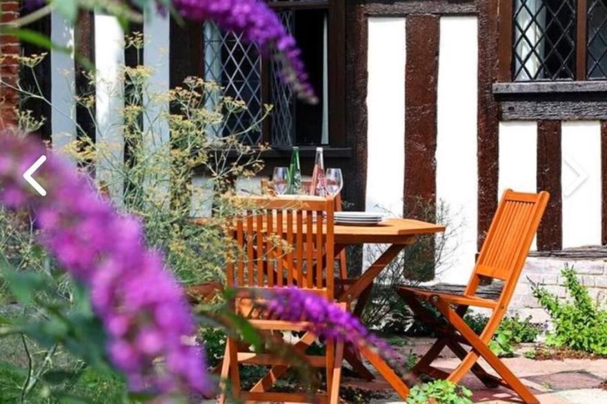 Bonnington Cottage -  Grade II Listed cottage, sleeps 4 guests  in 2 bedrooms
