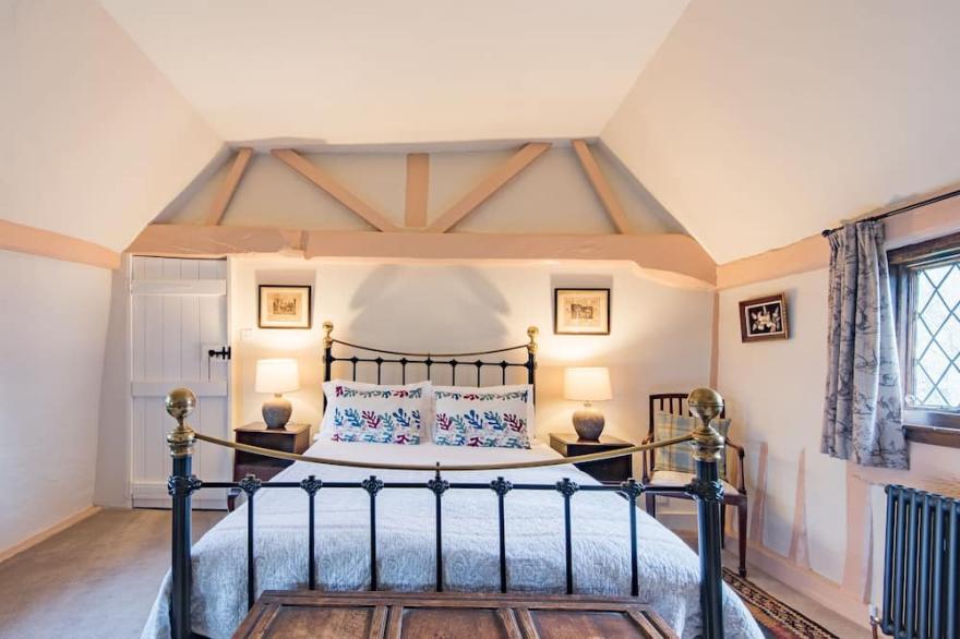 Bonnington Cottage -  Grade II Listed cottage, sleeps 4 guests  in 2 bedrooms