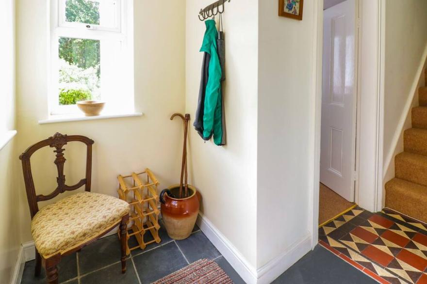 SWN Y COED, family friendly, character holiday cottage in Glyndyfrdwy