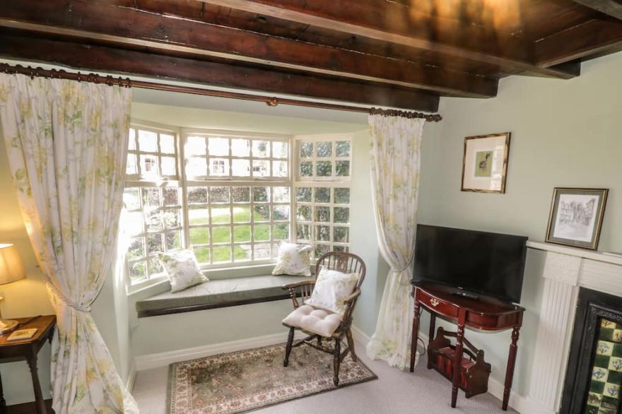 BUTE COTTAGE, pet friendly, character holiday cottage in Pickering