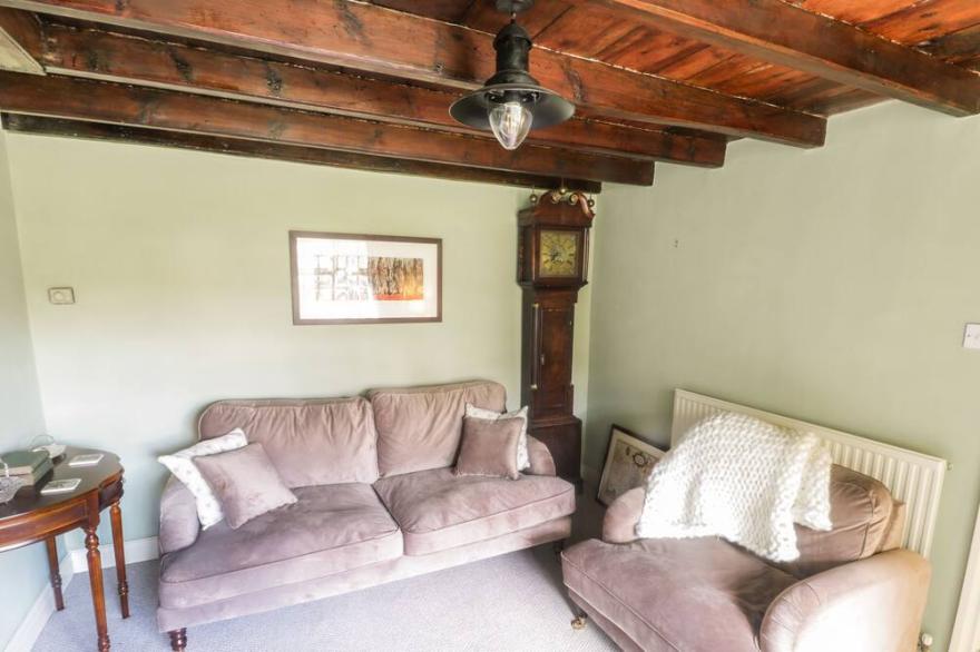 BUTE COTTAGE, pet friendly, character holiday cottage in Pickering