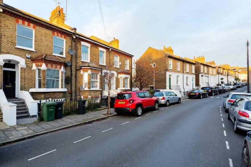Clapham Delight, by Veeve
