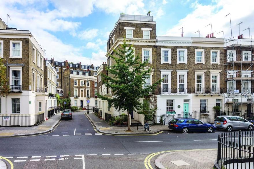 3 Bedroom Apartment in Westminster (5 minutes walk from Victoria station)