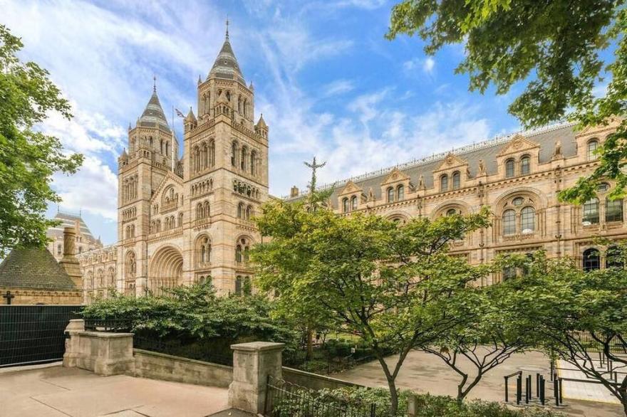 Superior 1 Bedroom Apartment for Families in Kensington Chelsea