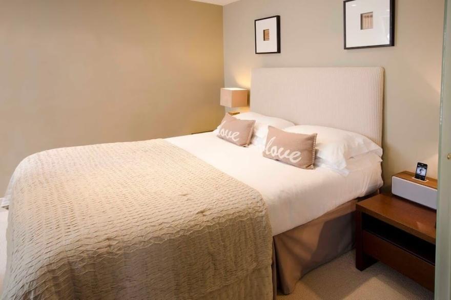 Superior 1 Bedroom Apartment for Families in Kensington Chelsea